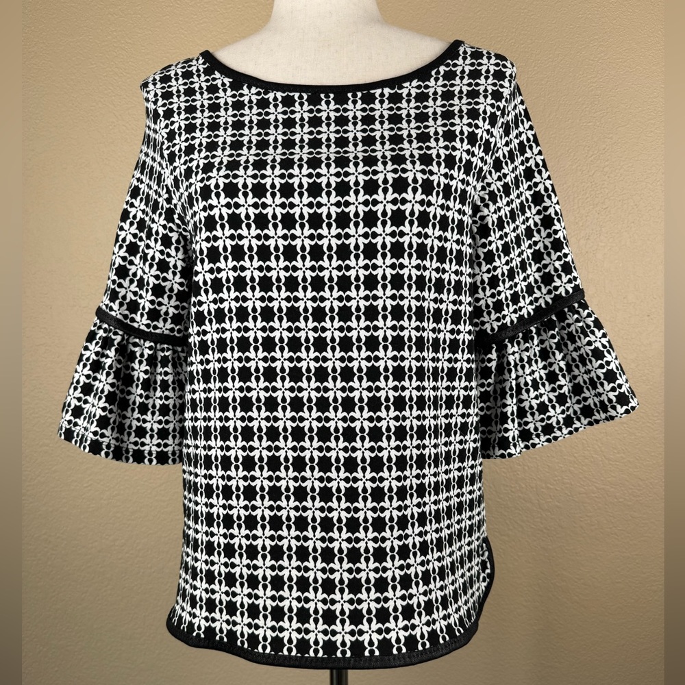 Max Studio Black & White 3/4" Bell Sleeve Blouse. Size- L